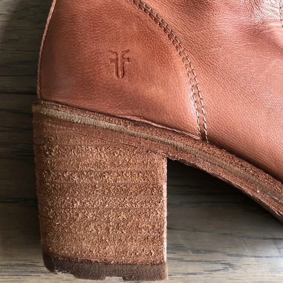 Frye Lace Up Tan Leather Boots women’s Sz 8 - Picture 2 of 14